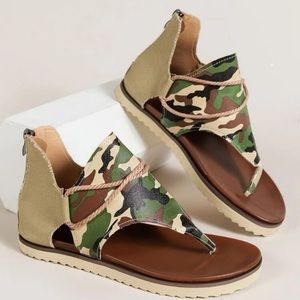 EMERY ROSE Camo Pattern Cut Out Thong Sandals